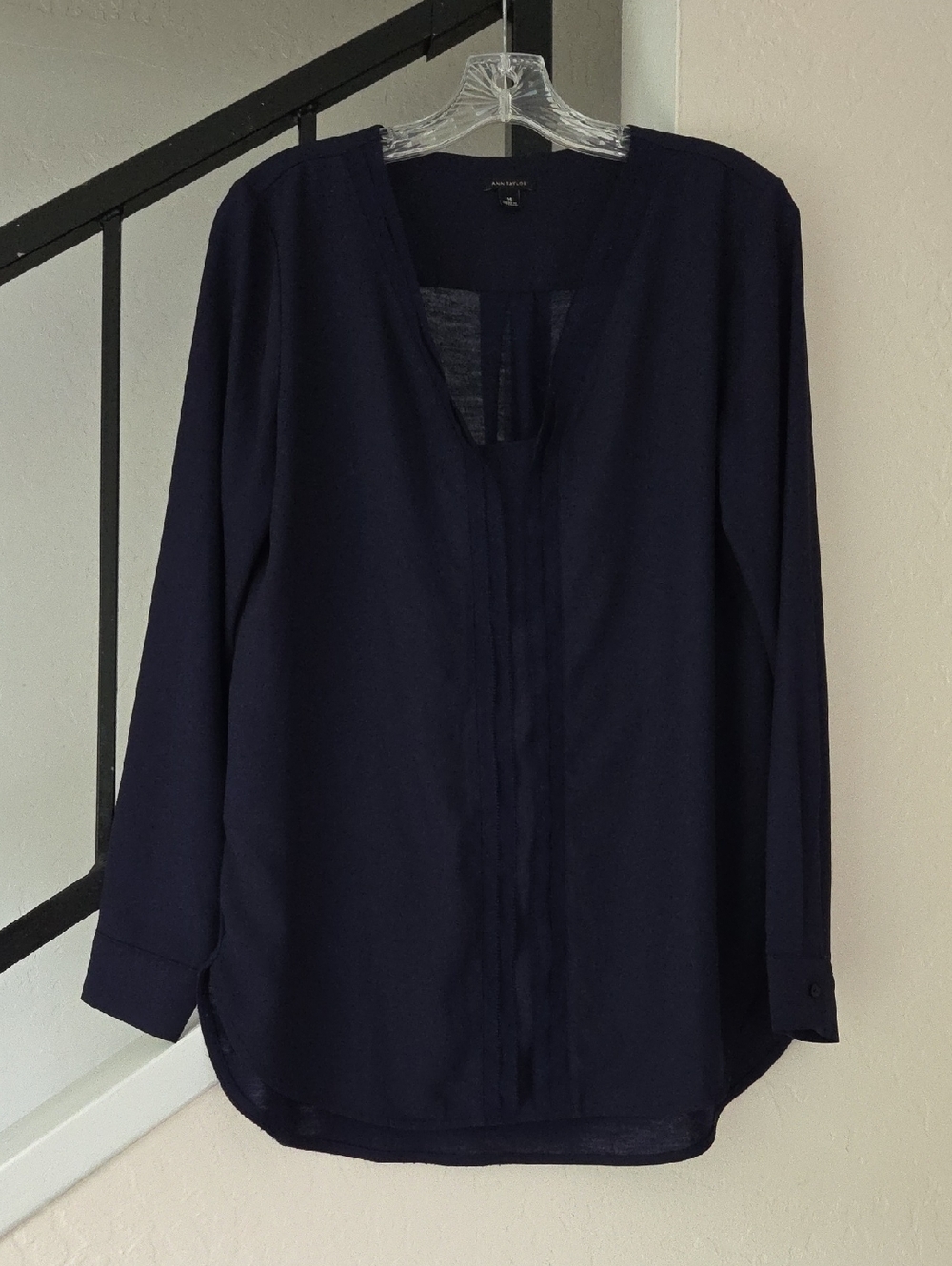 Ann Taylor Navy V-Neck Pintuck Long Sleeve Blouse